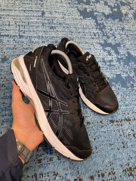 Asics clearance stockists uk